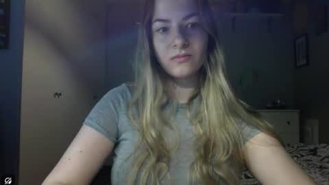 Snapshot of rosie_june chatting on November 2025 08:04:02 AM Rosie online show from November 2025 08:04:02 AM