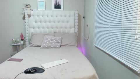 rosiehw online show from December 2024 04:10:02 AM