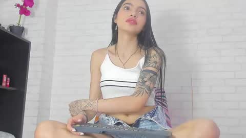 rosse_thompson11 online show from December 2024 07:42:02 PM