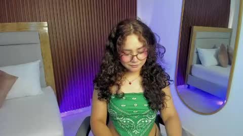 rossie_lanie_ online show from April 2026 07:39:01 PM