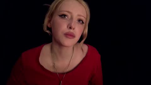 rosy_petal online show from October 2025 10:59:02 AM