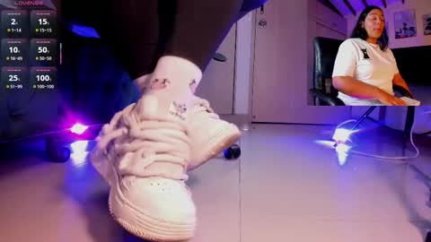 rosyejones online show from November 2025 03:08:02 AM