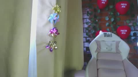 Daniela Ferreira online show from February 2026 12:56:02 PM