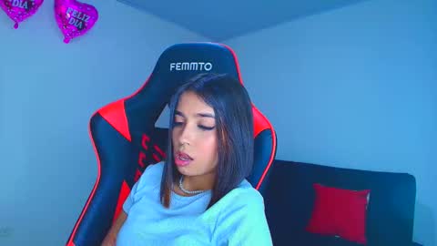 rousse_violet online show from October 2025 10:23:02 PM