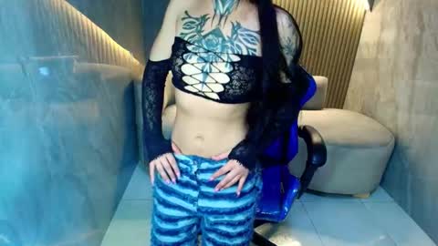 Roux  online show from November 2025 07:47:01 PM