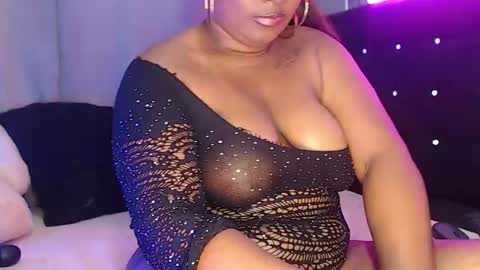 Snapshot of rouxe_lee chatting on December 2024 10:21:01 AM tania online show from December 2024 10:21:01 AM