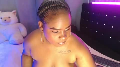 Snapshot of rouxe_lee chatting on December 2024 12:33:01 AM tania online show from December 2024 12:33:01 AM