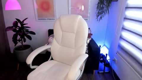 Snapshot of roxana_04_ chatting on March 2025 01:35:02 PM Rox online show from March 2025 01:35:02 PM