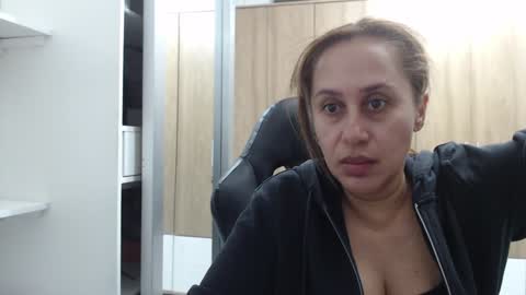 Roxana online show from January 2025 04:15:01 AM