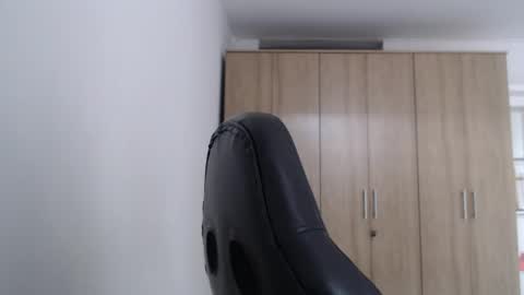 Roxana online show from April 2026 06:09:01 PM