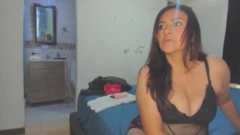 Snapshot of roxanasexy2025 chatting on March 2025 03:07:02 PM roxanasexy2025 online show from March 2025 03:07:02 PM