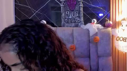 Roxanna online show from October 2025 11:58:01 AM