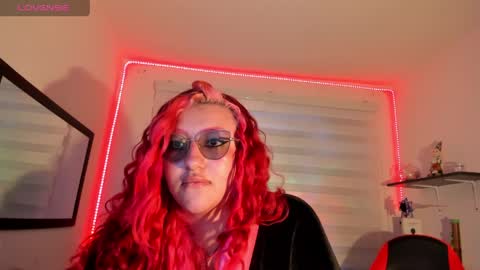Snapshot of roxanne_morelli chatting on April 2026 06:10:01 PM roxanne online show from April 2026 06:10:01 PM