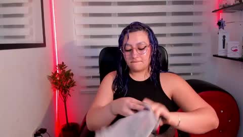 Snapshot of roxanne_morelli chatting on June 2026 01:02:02 PM roxanne online show from June 2026 01:02:02 PM