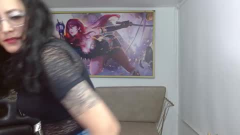 Roxanne online show from November 2025 08:11:01 PM