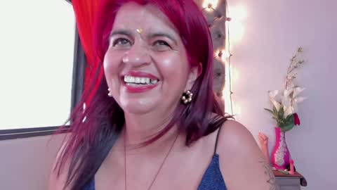 Snapshot of roxettemature chatting on January 2025 06:14:02 PM RoxetteMature online show from January 2025 06:14:02 PM