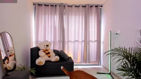  R O X I E  online show from February 2025 09:53:02 PM