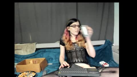 Snapshot of roxihazeleyes chatting on January 2025 08:19:02 PM roxihazeleyes online show from January 2025 08:19:02 PM