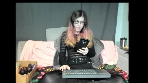 Snapshot of roxihazeleyes chatting on January 2025 06:27:01 PM roxihazeleyes online show from January 2025 06:27:01 PM