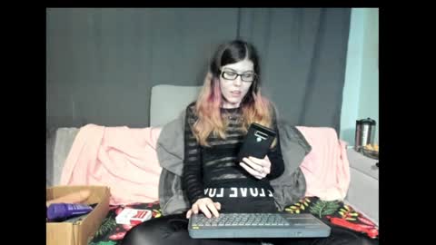 Snapshot of roxihazeleyes chatting on January 2025 09:29:01 PM roxihazeleyes online show from January 2025 09:29:01 PM