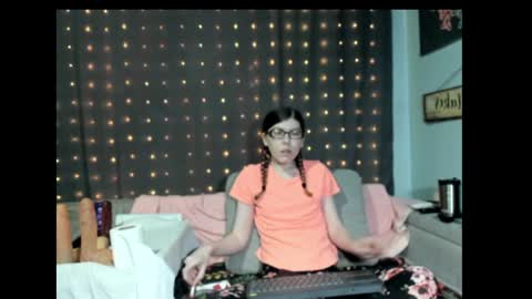 Snapshot of roxihazeleyes chatting on January 2025 12:50:02 AM roxihazeleyes online show from January 2025 12:50:02 AM