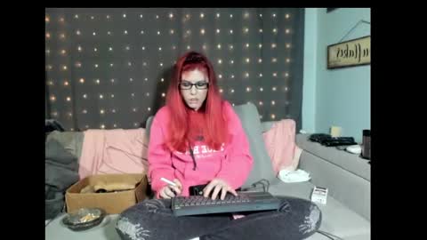 Snapshot of roxihazeleyes chatting on February 2025 01:21:02 AM roxihazeleyes online show from February 2025 01:21:02 AM