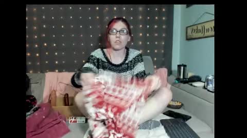 Snapshot of roxihazeleyes chatting on February 2025 07:45:01 AM roxihazeleyes online show from February 2025 07:45:01 AM