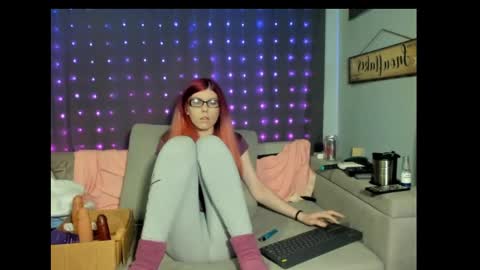 Snapshot of roxihazeleyes chatting on February 2025 01:26:01 AM roxihazeleyes online show from February 2025 01:26:01 AM