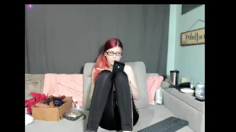 Snapshot of roxihazeleyes chatting on March 2025 06:37:02 AM roxihazeleyes online show from March 2025 06:37:02 AM