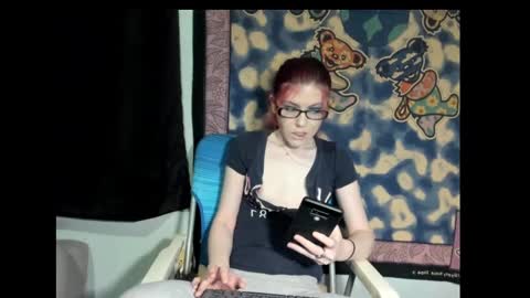 Snapshot of roxihazeleyes chatting on March 2025 07:49:02 AM roxihazeleyes online show from March 2025 07:49:02 AM