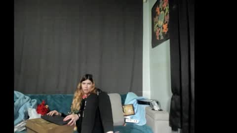 roxihazeleyes online show from December 2025 01:32:02 AM