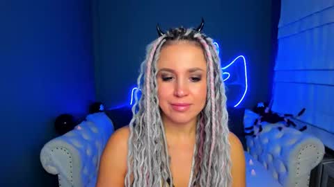 Roxy online show from November 2025 01:18:02 AM