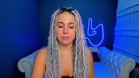 Roxy online show from November 2025 02:01:02 AM