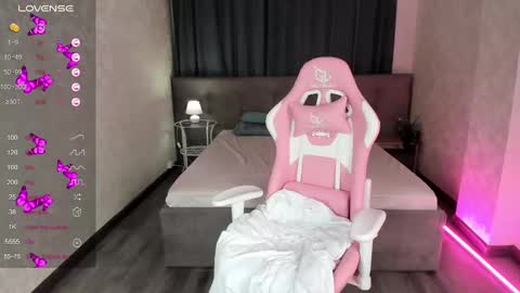 Snapshot of roxy_the_daedevill chatting on January 2025 11:13:01 PM roxy_the_daedevill online show from January 2025 11:13:01 PM