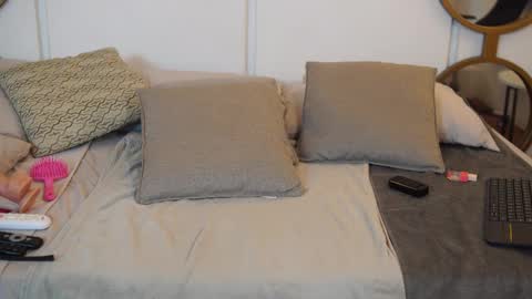 Roxy  online show from October 2025 08:38:01 PM