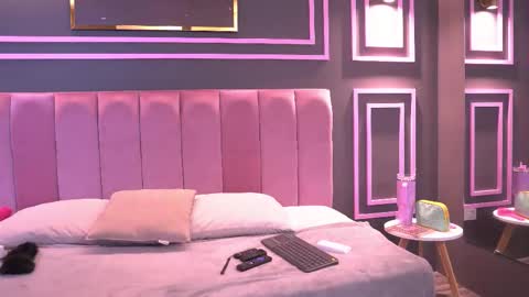 Roxy  online show from October 2025 12:07:02 PM