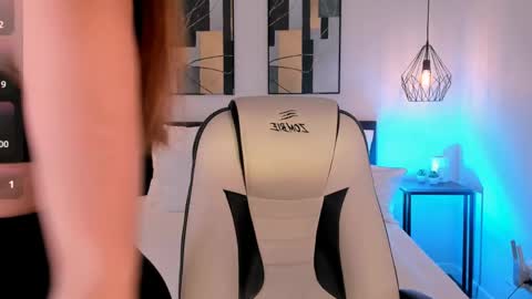 Snapshot of roxy_wet chatting on May 2026 11:39:02 AM Roxy follow me online show from May 2026 11:39:02 AM