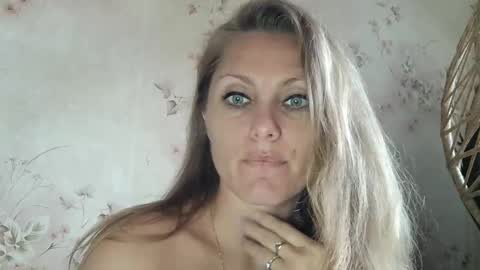 roxyfox18x01 online show from October 2025 06:33:01 AM