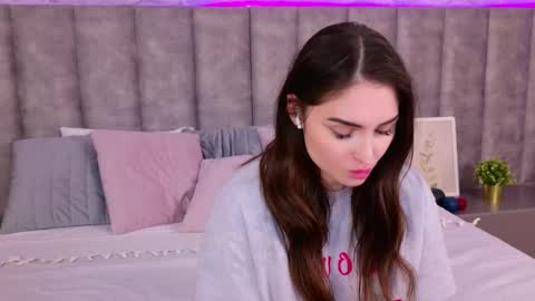 Roxy online show from February 2025 09:44:01 AM