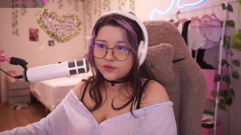Snapshot of roxysuh chatting on April 2026 08:28:02 AM roxysuh online show from April 2026 08:28:02 AM