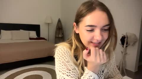 Roxy online show from March 2026 07:39:01 PM