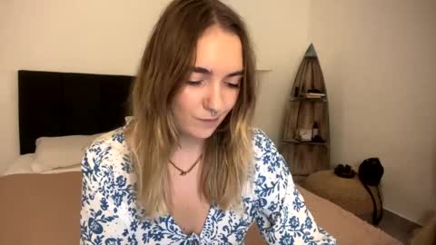 Roxy online show from April 2026 01:33:02 PM