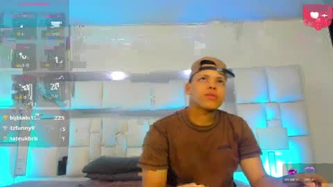 Snapshot of royal_xx chatting on April 2026 08:20:02 PM royal_xx online show from April 2026 08:20:02 PM