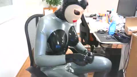 rubberdollts online show from November 2025 07:47:01 PM