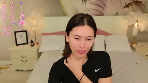 Luuna online show from April 2026 02:11:02 PM