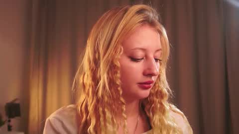 Mila online show from October 2025 03:11:02 PM