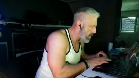 Chico que rico Caliente online show from March 2026 09:35:01 AM