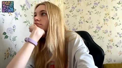 Snapshot of rusmedium chatting on June 2026 01:55:01 PM Lisa and Vlad online show from June 2026 01:55:01 PM