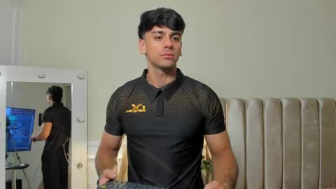 Snapshot of russ_w8 chatting on September 2025 10:05:02 AM Russ online show from September 2025 10:05:02 AM