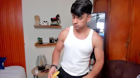 Snapshot of russ_w8 chatting on September 2025 02:13:02 AM Russ online show from September 2025 02:13:02 AM